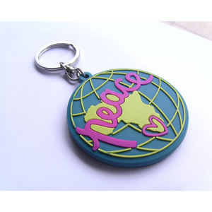 Venta al por mayor Gran oferta logotipo personalizado 2d 3D suave zapatos llavero zapatilla de deporte llavero de PVC - Product Image 6