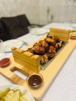 Handgefertigtes Grillspieß-Tablett aus Eschenholz mit Edelstahl-Abtropfschale, Holz-Grill-Serviertablett für Outdoor-Barbecue