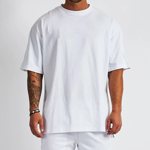 T-shirt personalizzata in cotone pesante 300 g/m² con collo alto, vestibilità ampia e taglie forti, girocollo a collo alto, nera, con spalle scese - Product Image 2