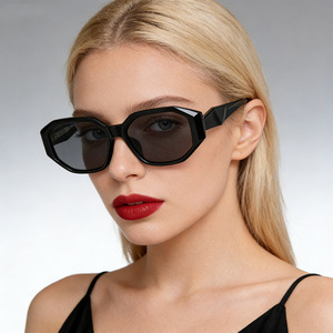 Lunettes de soleil unisexes tendance à monture en acétate noire, verres TAC, protection UV400, idéales pour les voyages et la conduite - Product Image 5