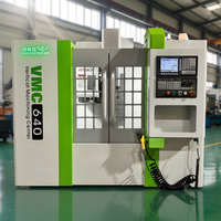 Centre d'usinage vertical CNC VMC640, broche BT40, 3 axes, pour la fabrication de pièces automobiles et aérospatiales