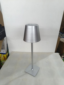 <span class=keywords><strong>Lampada</strong></span> da Tavolo <span class=keywords><strong>Poldina</strong></span> in Ferro Stile Nordico per Ristoranti, da Esterno, Ricaricabile USB, con Luce a Tre Colori e Controllo Touch - Product Image 4