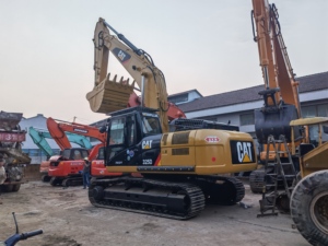 Excavatrice sur chenilles hydraulique Caterpillar 325D d'occasion à vendre – Moteur, boîte de vitesses, pompe à engrenages, PLC, moteur d'origine – 25 tonnes - Product Image 4