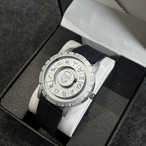 Nouvelle montre à quartz pour homme, Skull Twelve Galaxy Watch, acier inoxydable, cadran rotatif, boucle magnétique, bracelet en silicone, montre à quartz - Product Image 1