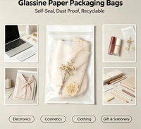 Sac en papier couché auto-adhésif biodégradable recyclable semi-transparent pour l'emballage de vêtements de boutique