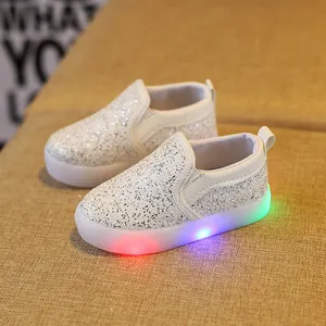 Vendita calda nuova moda bambino taglia 21-30 bambino bambino scarpe Casual per bambini per bambini e ragazzo ragazza LED luce lustro scarpe da ginnastica