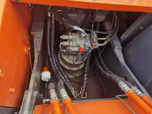 Poids en ordre de marche de 20 tonnes Pelles sur chenilles à moteur diesel Hitachi ZX210 et ZX200 usagées - Product Image 5