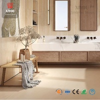 Losa de Piedra Sinterizada de Travertino Beige Italiano de 12 mm, 1200x2700 mm, con Vetas Pulimentadas en Forma de Libro, para Diseño de Paredes de Ducha