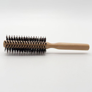 <span class=keywords><strong>Cepillo</strong></span> Redondo de Cerdas de Jabalí con Púas de Nylon y Mango de Madera, Ideal <span class=keywords><strong>para</strong></span> Alisar, Rizar, Dar Volumen y Desenredar <span class=keywords><strong>el</strong></span> Cabello - Product Image 1