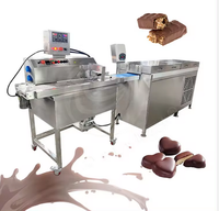 Machine de glaçage automatique compacte de table pour biscuits, dattes et chocolat, avec tunnel de refroidissement alimentaire