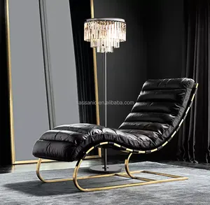 Chaise en cuir Oviedo à base cantileverée, design classique des années 1960 inspiré du milieu du siècle, Sassanid OEM - Product Image 1