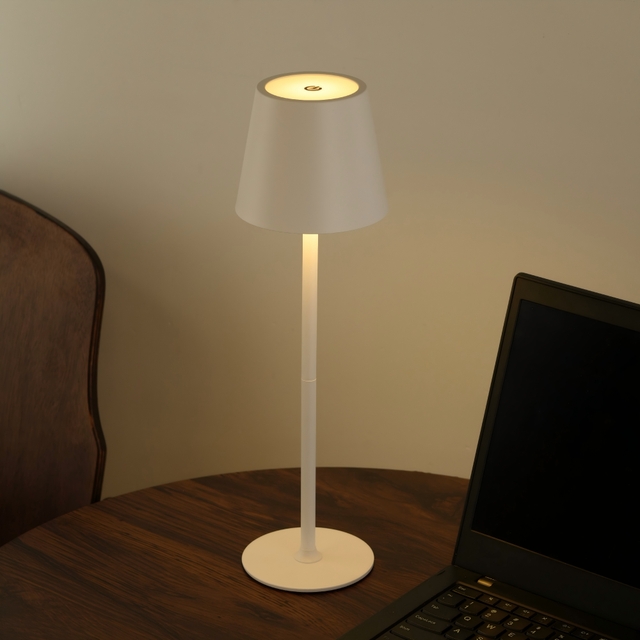 Nordic Iron Art Modern Touch Dimming Battery-Powered Cordless Eco-Friendly LED Desk Lamp for Restaurant Table Use