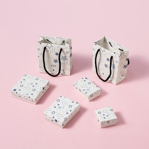 Caja de Embalaje de Joyería con Diseño de Estrella Negra y Blanca, Estilo <span class=keywords><strong>Internet</strong></span> Red, para Collar, Pendientes, Anillo, Pulsera - Embalaje de Regalo Directo de Fábrica - Product Image 1