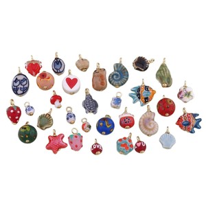 Pendentif DIY tendance : Fleurs en céramique, petits poissons et perles multi-éléments en acier inoxydable plaqué or 18 carats - Product Image 1