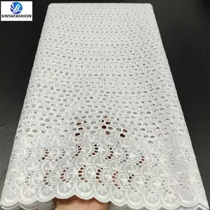 Tissu de dentelle de Voile blanc de haute qualité Sinya avec 100% coton fait à la main pour luxueux pour la robe de mariée de fête