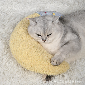 Un oreiller en forme de U pour chiens et chats, parfait pour dormir. - Product Image 4