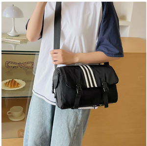 Sac à bandoulière rayé rouge pour femme, en PU, style dessin animé, toutes saisons, léger, décontracté, avec fermeture éclair - Product Image 3