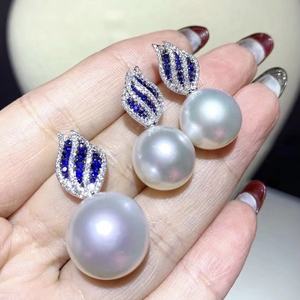 Ensemble de boucles d'oreilles en argent massif S925 avec perle de 11-12 mm, pendentif et perle ronde de 12-13 mm avec quelques imperfections, comprend une chaîne en argent - Product Image 1