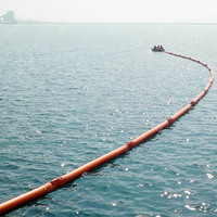 Barrière flottante en PVC de haute qualité pour l'absorption d'hydrocarbures, barrière de confinement d'hydrocarbures pour le contrôle de la pollution et la gestion des déversements d'hydrocarbures
