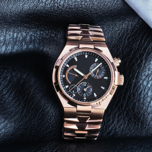 Montre chronographe style 47450, indicateur jour/nuit, double fuseau horaire, boîtier en or rose, cadran noir, montre de sport de luxe avec bracelet intégré - Product Image 1