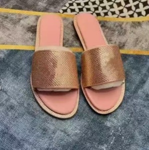 Sandalias Planas con Pedrería Negra, Punta Abierta, Suela Antideslizante de PU, para Uso Interior en Verano, Estilo Slip-On - Product Image 4
