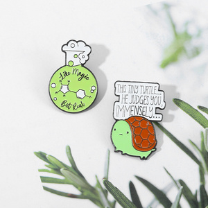 Spille molecolari personalizzate con smalto scientifico come magiche ma veri distintivi da risvolto regalo di gioielli per scienziati per amici in cui mi trovo molto - Product Image 3