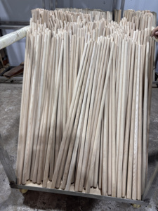 ขายส่งจากโรงงาน กิ่งไม้แอชกึ่งสำเร็จรูป เหมาะสำหรับทำไม้คิวสนุกเกอร์อังกฤษ และผู้ผลิตไม้คิวบิลเลียดไทย - Product Image 1