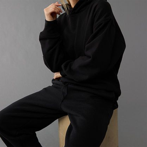 เสื้อฮู้ดดี้ผ้าฝ้ายคุณภาพสูงแบบกำหนดเองสำหรับผู้หญิง แฟชั่น m พร้อมโลโก้ด้านหน้า เสื้อฮู้ดดี้ดีไซเนอร์คุณภาพสูง ชุดเสื้อฮู้ดดี้และกางเกงขายาวคุณภาพสูง - Product Image 2