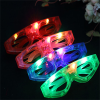 Lunettes de soleil en plastique lumineuses LED RVB Lunettes étoiles néons clignotantes pour fête et remise des diplômes Jouet et jouet pour enfants