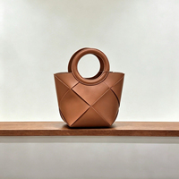 Sacs seau tissés losanges de luxe léger de niche en gros avec poignées rondes, mini sacs à main pour femmes style urbain à bouche ouverte