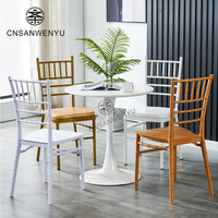 Vente en Gros Chaises de Repas Blanche en Plastique PP Empilables et Durables de Haute Qualité pour Banquets, Hôtels, Tiffany, Chiavari et Événements