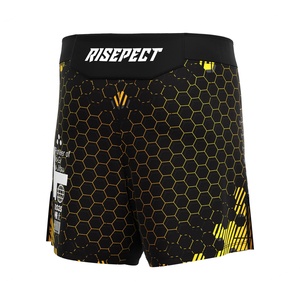 Shorts de MMA noirs dorés à coutures renforcées, séchage rapide, durables, avec fentes latérales, idéaux pour le BJJ sans équipement et le sparring - Product Image 3