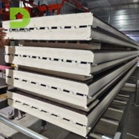 Panneau de toiture en PU à isolation thermique 45 65 95 mm pour toitures commerciales, d'usines et de entrepôts