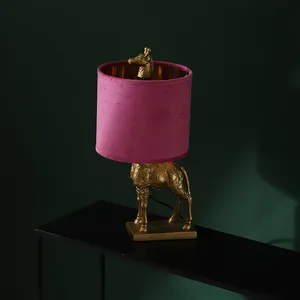 뜨거운 판매 골동품 디자인 골드 수지 동물 테이블 램프 기린 침대 옆 램프