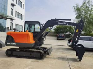 Excavatrice sur chenilles DEVELON DX60D avec moteur et pompe haute puissance pour la construction agricole - Product Image 2