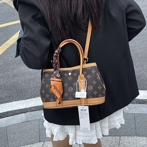 Sacs à main populaires pour femmes sur Internet. Boutique en ligne de sacs à main de luxe pour femmes. 9917 - Product Image 4