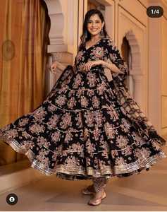 ชุด anarkali สีขาวและสีดำพิมพ์ลายดอกไม้ที่สวยงามในอัตราพิเศษ - Product Image 5