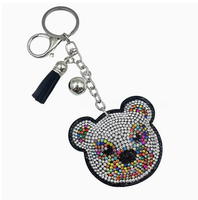 Pendentif Ours Multicolore Adorable Entièrement Orné de Strass avec Pompons, Ornement Suspendu de Haute Qualité, Porte-clés Best-seller