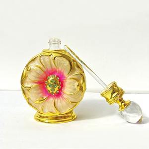 Botella de Perfume de Aleación Metálica de 15 ml con Forma de Mariposa y Cadena para Llaves, Botella Redonda de Vidrio Dorado para Aceites Esenciales y Attar - Product Image 4