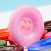 Kancing Resin Warna-warni Sederhana Berpinggiran Bulat untuk Mantel Wol Putih, Sweater, dan Celana Jas dengan Penutup Jahitan Tangan