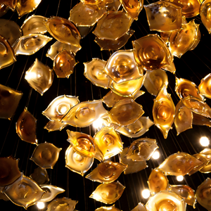 Lustre en verre ambré personnalisé de luxe, installation artistique moderne, <span class=keywords><strong>luminaire</strong></span> suspendu pour hall d'hôtel et restaurant - Product Image 6