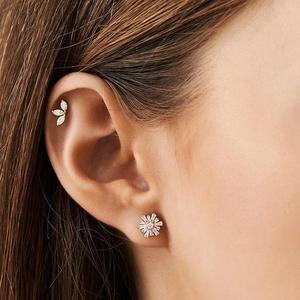 Boucles d'oreilles clous en diamant rond brillant de créateur, plaquées or, bijoux fins classiques, cadeau pour femmes et jeunes filles, mariage et soirée - Product Image 6