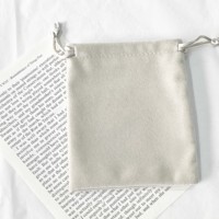 Pochette à bijoux personnalisée en velours avec cordon de serrage, sac de rangement doux au toucher suédé pour collier, boucles d'oreilles, bague, emballage de bijoux de marque