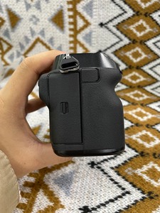 กล้องมิเรอร์เลส FUJIFILM GFX50S II ความละเอียด 51.4MP สำหรับถ่ายภาพบุคคล ประสิทธิภาพสูง พร้อมระบบกันสั่นภาพ - Product Image 2