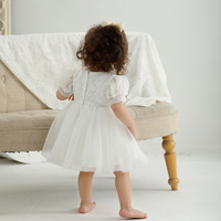 Vente en gros de robes de baptême en coton blanc avec bandeau brodé en dentelle robe de baptême élégante pour bébé fille