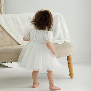 Venta al por mayor de <span class=keywords><strong>vestidos</strong></span> de bautismo de algodón blanco con diadema de encaje bordado elegante vestido de <span class=keywords><strong>bautizo</strong></span> <span class=keywords><strong>para</strong></span> niña - Product Image 3