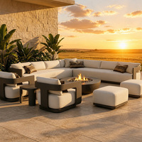 Ensemble de canapés modulaires d'extérieur en aluminium de luxe moderne avec table foyer, coussins imperméables, écologiques, pour villas et hôtels