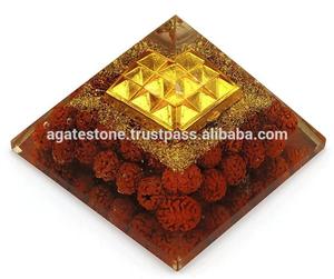 Vente en gros de pyramide d'énergie Rudraksha Orgone avec plaque pyramidale Vaastu décoration spirituelle pour la maison et la méditation - Product Image 4