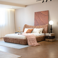 Cabecera Curva Ondulada Tapizada en Tela Chenille con Rayas Verticales, Base de Cama de Madera de Pino, Cama Minimalista con Plataforma para Dormitorio