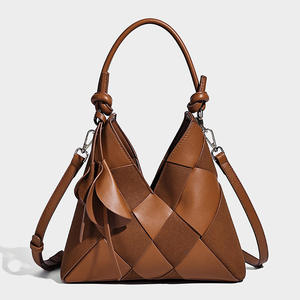 Sac à main en similicuir pour femmes, tendance, avec pompon, fermeture éclair sécurisée, intérieur spacieux, élégant, grande capacité, pour le bureau - Product Image 2